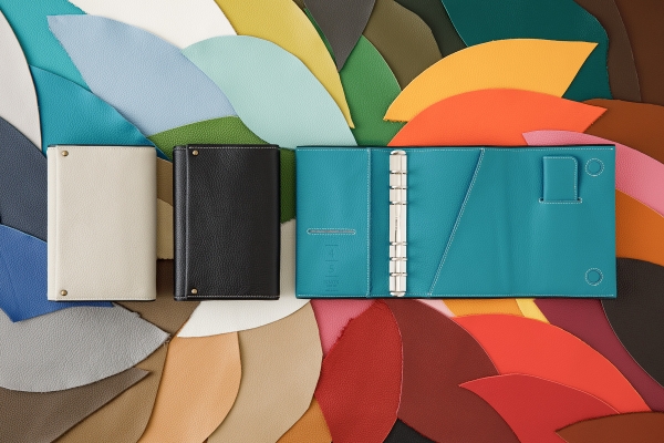 「KNOX」45 周年を記念した、日本の美しい 45 色のシステム手帳 「包み込む」数量限定発売
