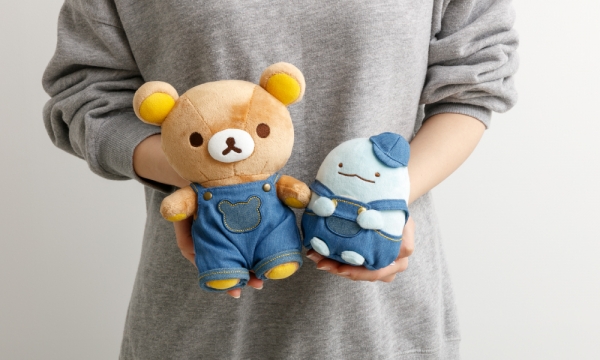 オーバーオールを着た「リラックマ」と「とかげ」が可愛い！
