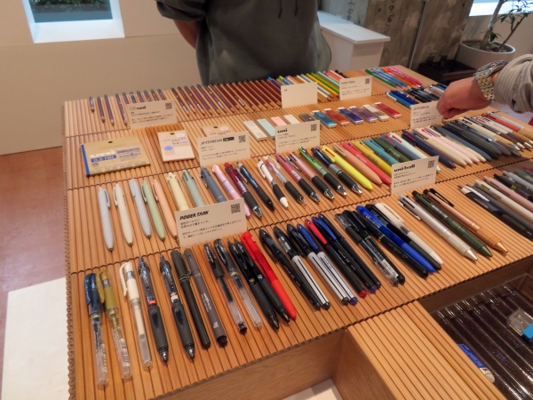 さまざまな書き味や豊富な色を試せます！