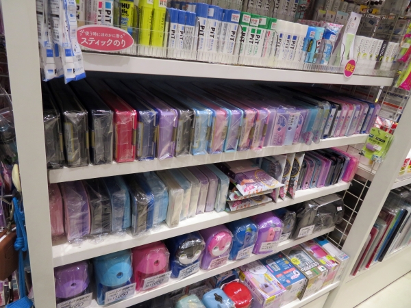 筆入れなど豊富な学童文具