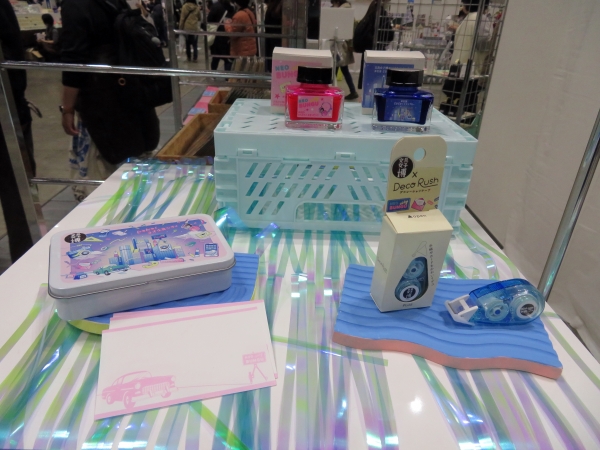 「文具女子博オリジナルグッズ」は、開催テーマ｢どきどき！ネオ文具シティ｣をイメージ。横浜会場限定のオリジナルインクは必見