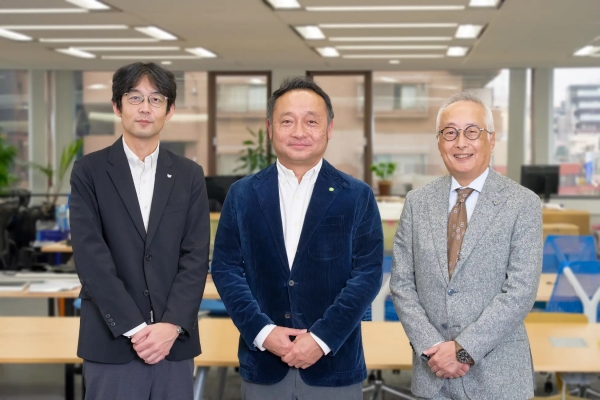 （左から）キヤノンマーケティングジャパン 阿部様、スマートエデュケーション 池谷、サクラクレパス 西村様