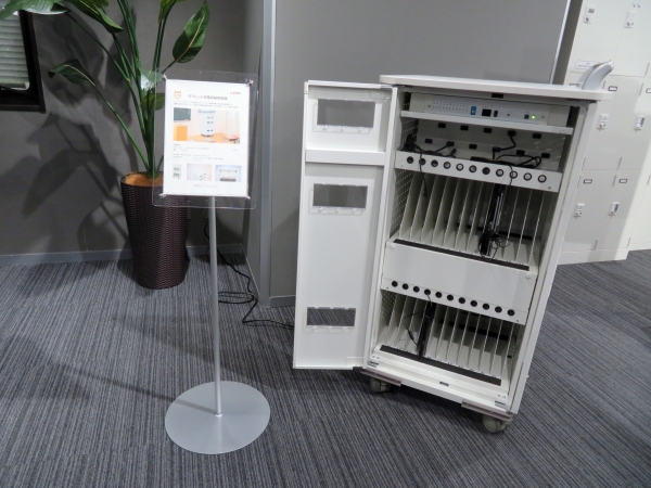 バッテリーへのダメージを軽減するスイッチバック機能搭載。複雑な設定をすることなく、端末の充電残容量を検知して満充電になったら自動で充電終了「タブレット充電収納保管庫」