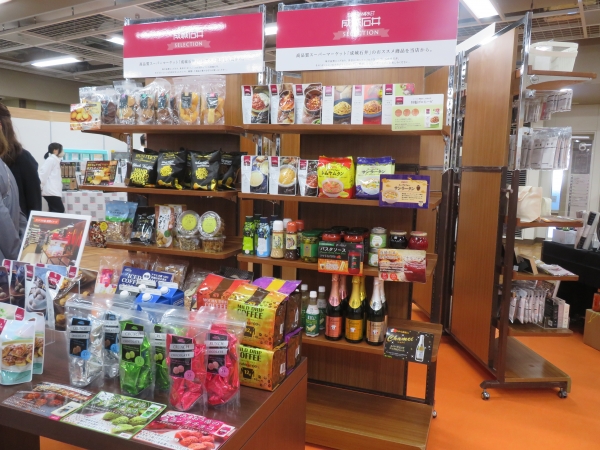 「成城石井」直営店で売れ筋の商品や、読書のお供にぴったりのドリンクやお菓子などをセレクトした3~5坪の書店向けパッケージ提案