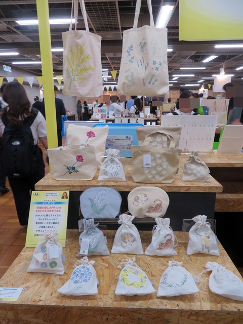 繊細な刺繍雑貨を扱うｉｔｏ＆（イトアンド）。刺繍の美しさ、デザインのこだわり。トートバッグやポーチなど制作・販売