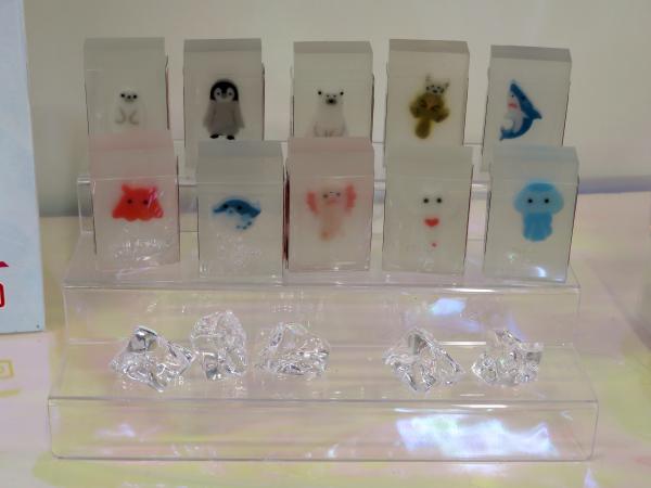 「氷漬けになったいきもの消しゴム」あざらし・ペンギン・しろくま・ラッコ・サメ・メンダコ・ふぐ・ウーパールーパー・クリオネ・クラゲ　2026年1月発売