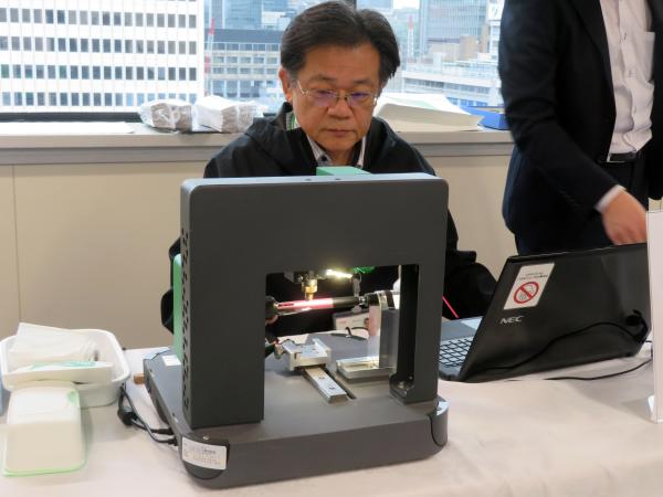 展示会特典　「ジェットストリーム」無料名入れ実演販売実施