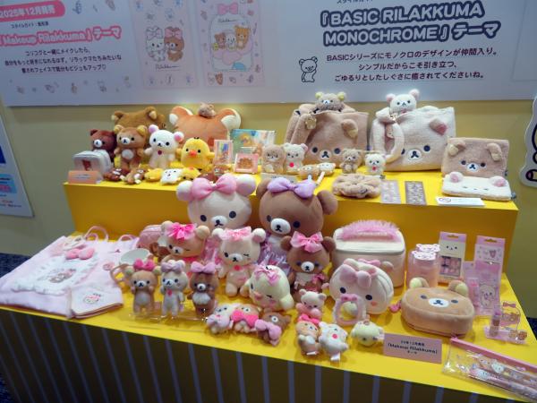 ふわふわもこもこボア素材「BASIC RILAKKUMA BOA ITEMS」11月発売。ガーリーテイストのコリラックマとチャイロイコグマのかわいい姿に注目「Makeup Rilakkuma」12月発売