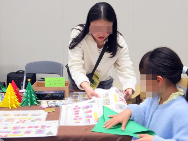 ワークショップ「紙のクリスマスツリー」平出紙業