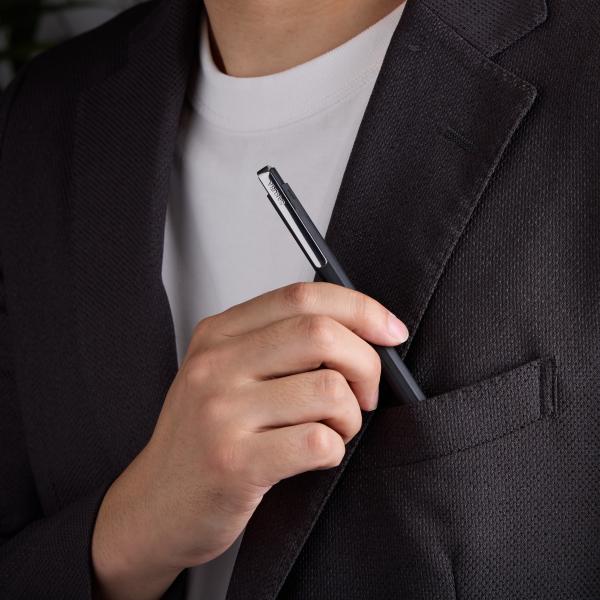 光沢感のある金属クリップ