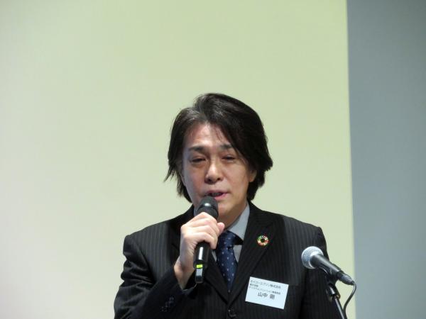 セイコーエプソン㈱山中剛執行役員は、これまでの導入目的について「当初は、紙のリサイクルを中心とした環境貢献。オフィスで、手間とコストが掛かる機密文書の抹消として。これは、今も重要な価値の一つですが、ほかにも障がいのある方の雇用機会の創出。ＥＳＧ、ＳＤＧｓの貢献。企業や自治体は、地域との共創。環境に対する意識面での教育や啓蒙など様々な価値を見出している」と説明した。