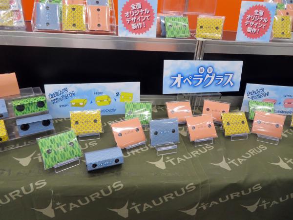 イベントで喜ばれる オペラグラス（薄型双眼鏡）ができました。 全面デザインでオリジナルのオペラグラスを製作します。 デザインデータからの製作、デザイン作成の相談できます！　松川産業