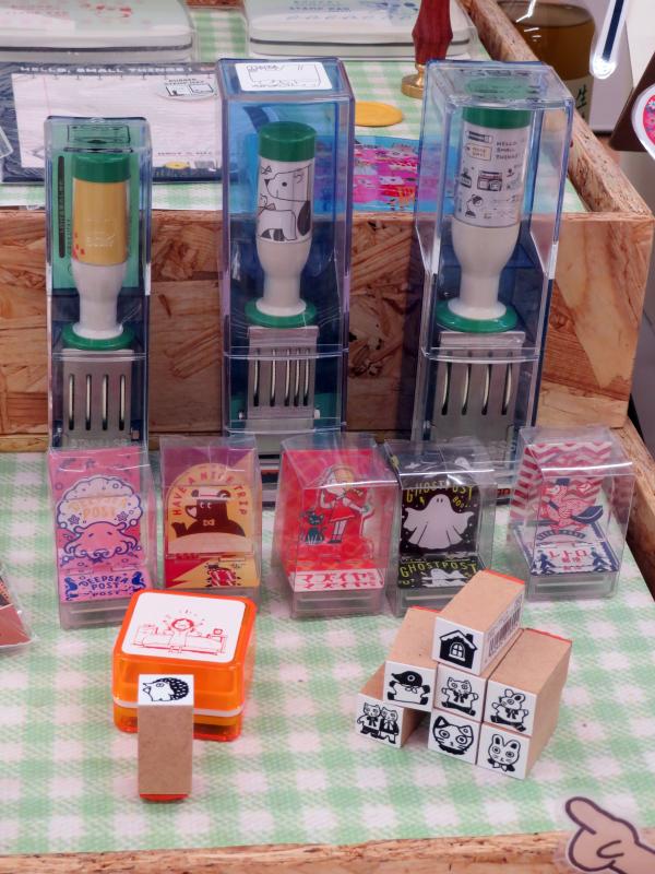 たのしい図柄のオリジナル日付印がつくれます！自社グループ内でのスタンプ製造工場で、ニーズに合わせた幅広いオリジナルスタンプや名入れ印刷などお客様の用途・要望に合わせた対応が可能。サンビー