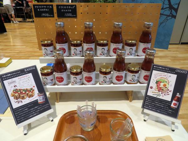 試食させてもらい、美味しかった！！たまご料理に添えれば、料理がワンランクアップ「クラフトケチャップ OHAYO」。ワインに合う大人の味「クラフトトマトソース KANPAI」。　山本紙業