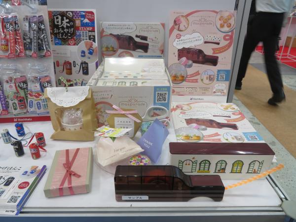 お手持ちのマスキングテープでラッピングタイやリボンが簡単に作れる！マスキングテープ用 ラッピング紐メーカー「マスパレード」シヤチハタ