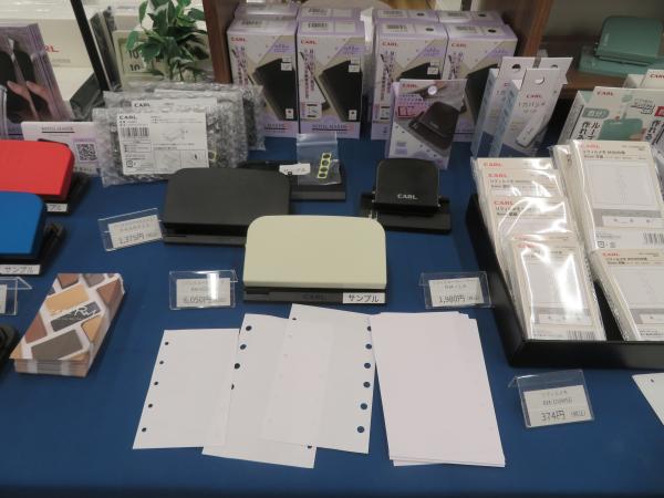 M5/M6をかんたん切り替え！人気のシステム手帳用パンチ「リフィルメーカー3.5」カール事務器株式会社